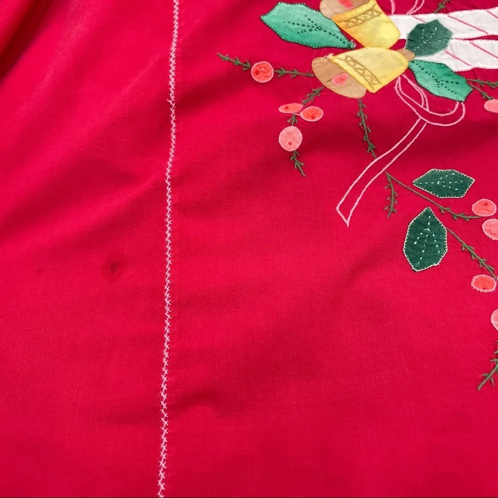 Vintage Appliquéd Christmas Tablecloth Red Large‎ Kitchen Holiday Xmas Festive